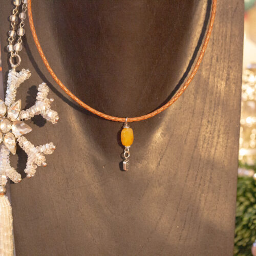 Charisma in natural-gold