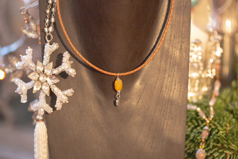 Charisma in natural-gold